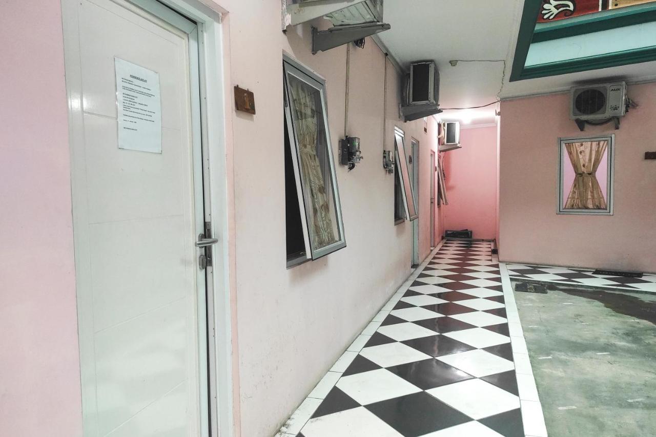 Oyo 90323 Wisma Puspita Syariah Depok